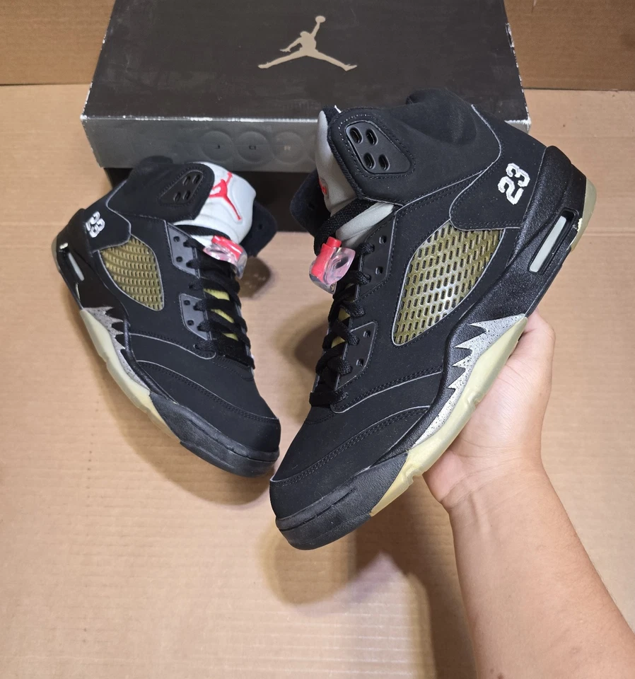 Size 10.5 - Air Jordan 5 Retro 2007 Black Metallic - Image 2 of 4