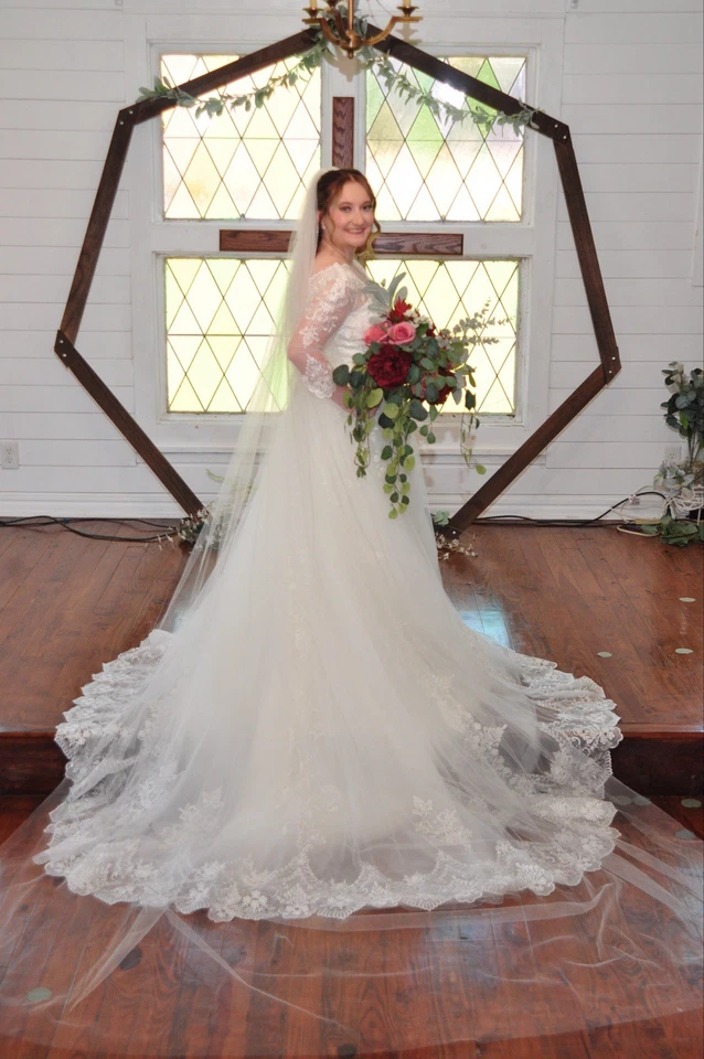 Vestido de novia blanco manga larga talla 6 falda larga catedral con encaje Foto 3 de 4