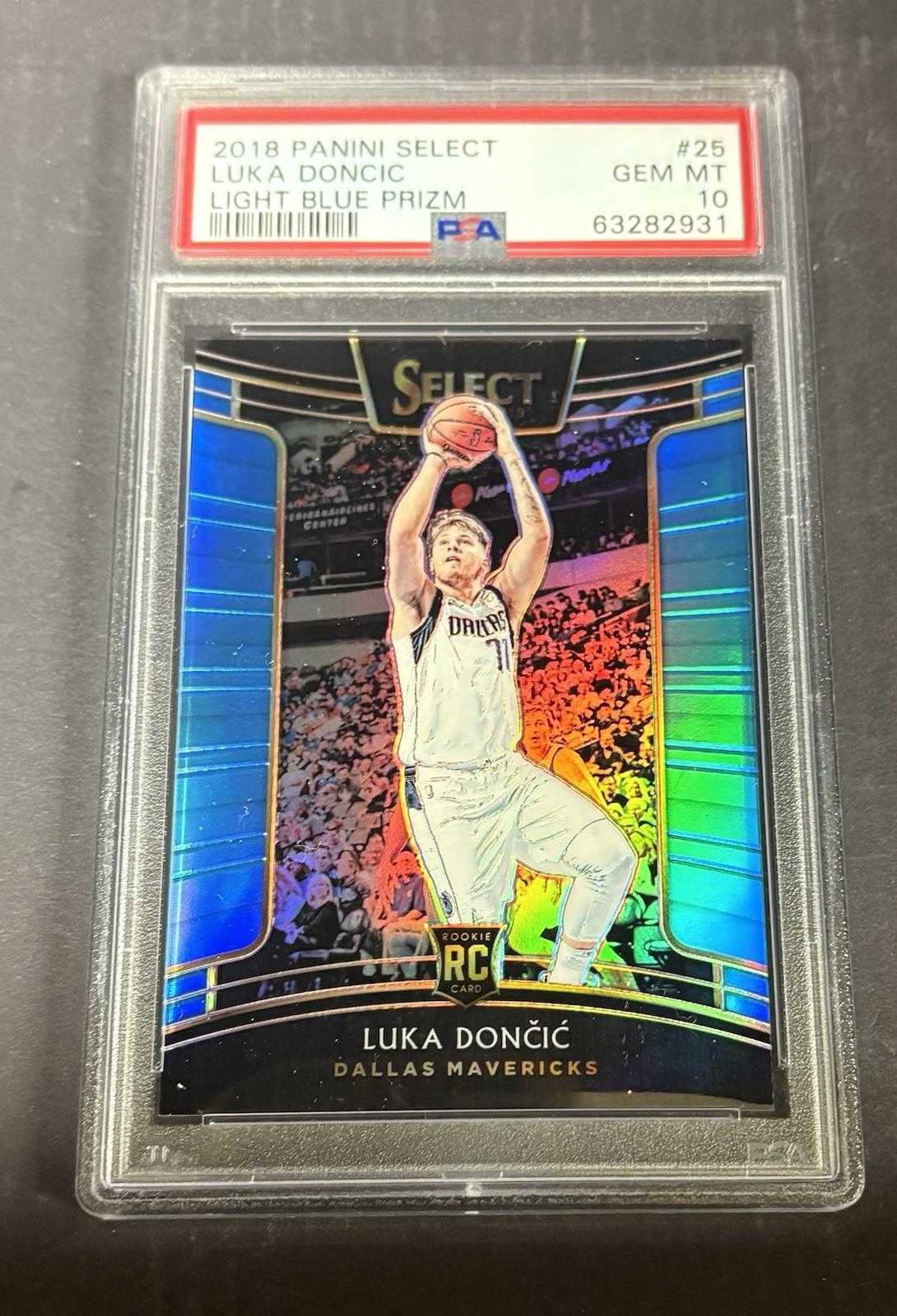 2018 Panini Select Luka Doncic Light Blue Prizm # 25 PSA 10 /299