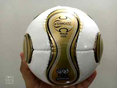 adidas TEAMGEIST FIFA承認　公式球　パンク Official Adidas Teamgeist FIFA World Cup 2006 Germany 4 Piece Ball