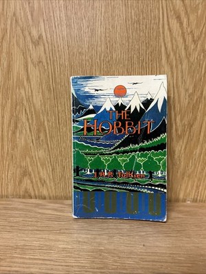 The Hobbit JRR Tolkien Vintage 1975 Unwin Books Paperback Classic Retro (32A)