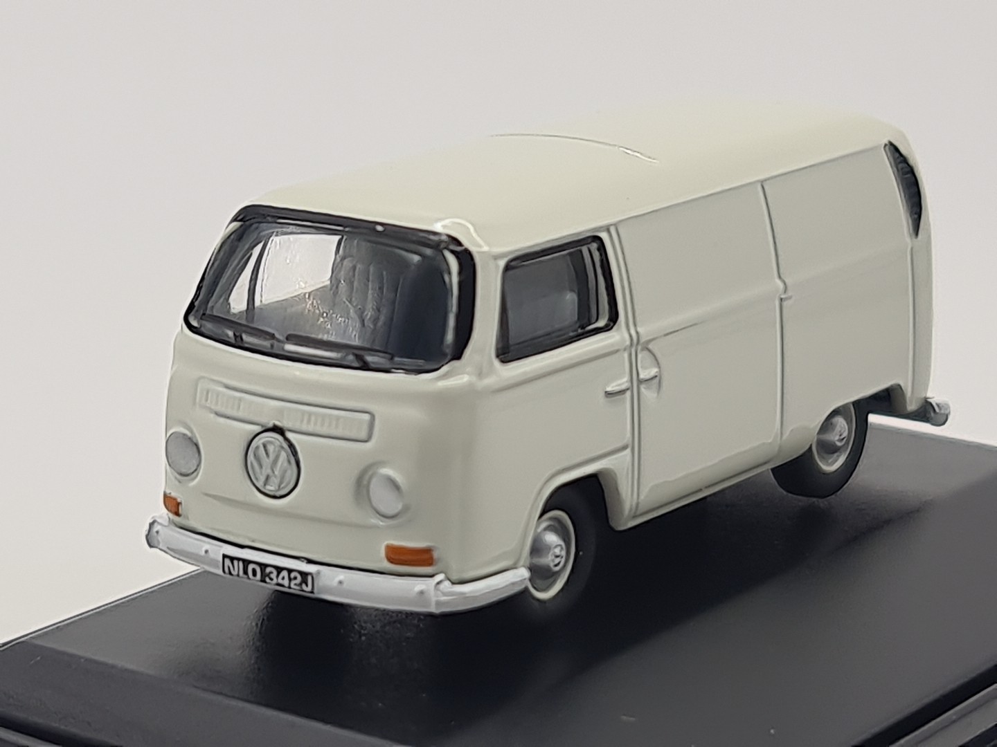 Oxford Diecast 76VW013 VW Bay Window Van  Pastel White  Boxed 1:76  OO Scale MIB