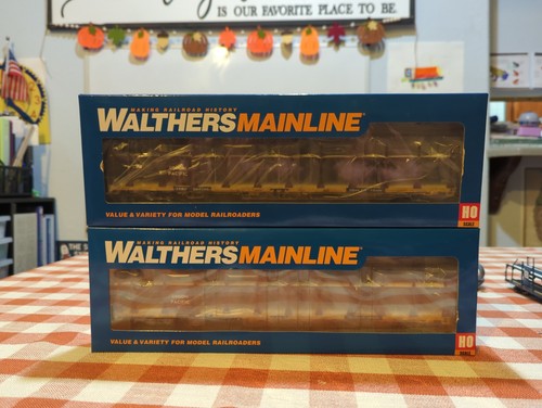 Coches portaequipajes automáticos binivel Union Pacific 89' escala HO #963120 y #963118 | Condition: New