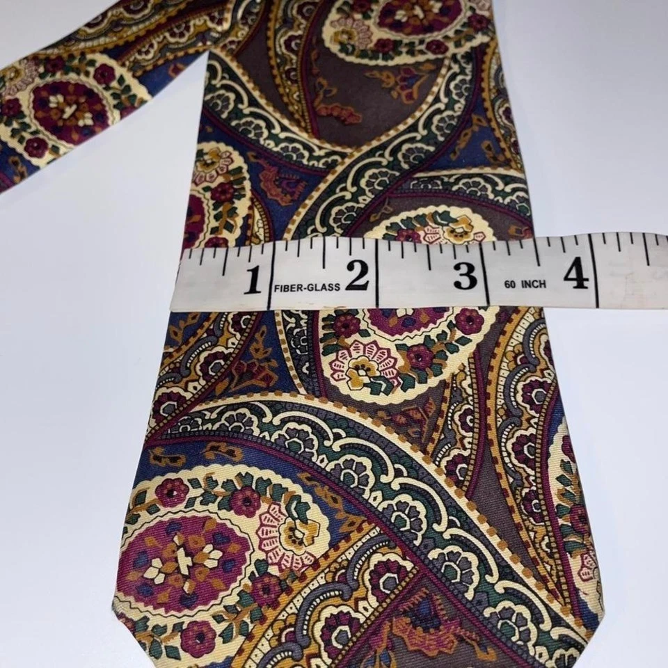 Corbata de seda colorida Hathaway hecha en EE. UU. diseño tipo paisley seda colorida Foto 3 de 4