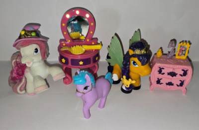 Filly Beauty Queen Schminktisch m. Licht & Zubehör (3 Pferde, Kommode, Kuschelt)