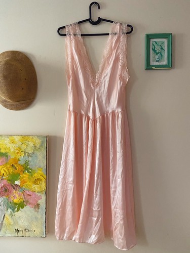 Vintage 1980s Peach Satin Sheen Lace Lace Nightgown Negligee Maxi Scooped Back - Picture 2 of 6