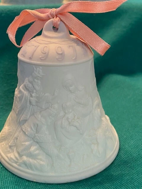 Conjunto de 2 sinos de Natal Lladro 'Diferente em Forma' datados de 1997, 1998 caixa para 1998 - Imagem 2 de 4