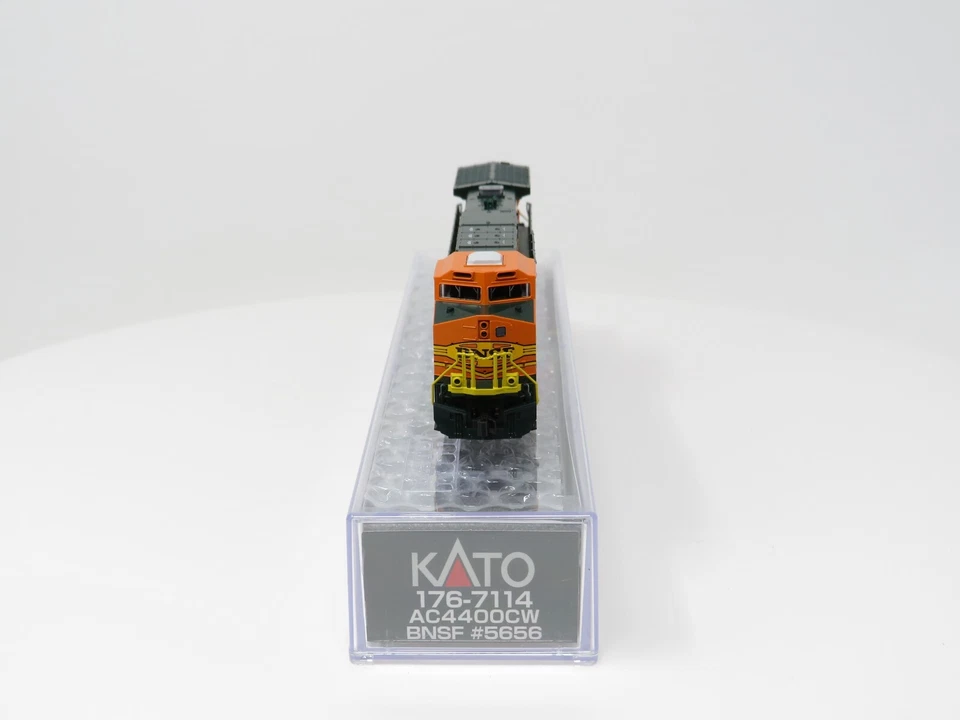 Kato N 176-7114 BNSF Santa Fe GE AC4400CW Diesel Locomotive Freight Train - Image 2 of 4