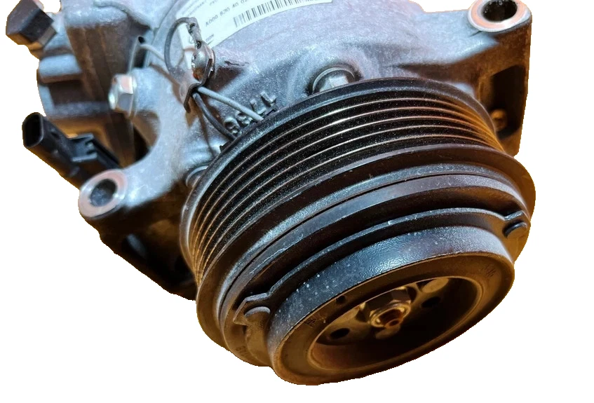 Mercedes-Benz C300 2015-2017 cupé compresor de aire acondicionado original (tipo W205) Foto 3 de 4