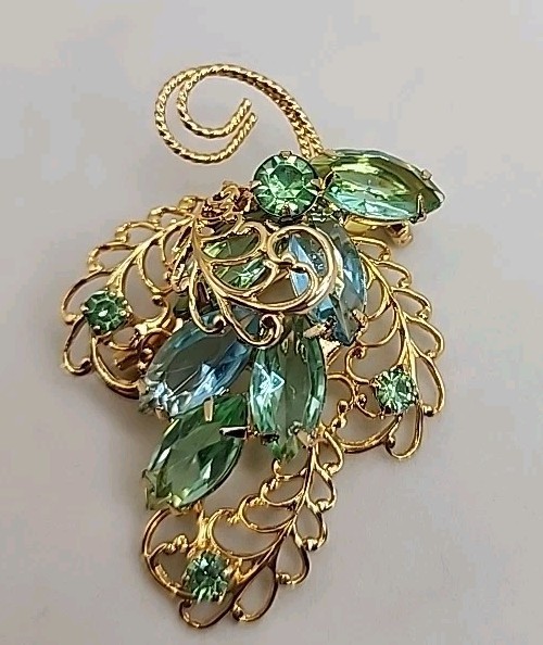 Vtg Juliana D&E Emerald Green Turquoise Rhinestone Gold Leaf Brooch 2 Inch