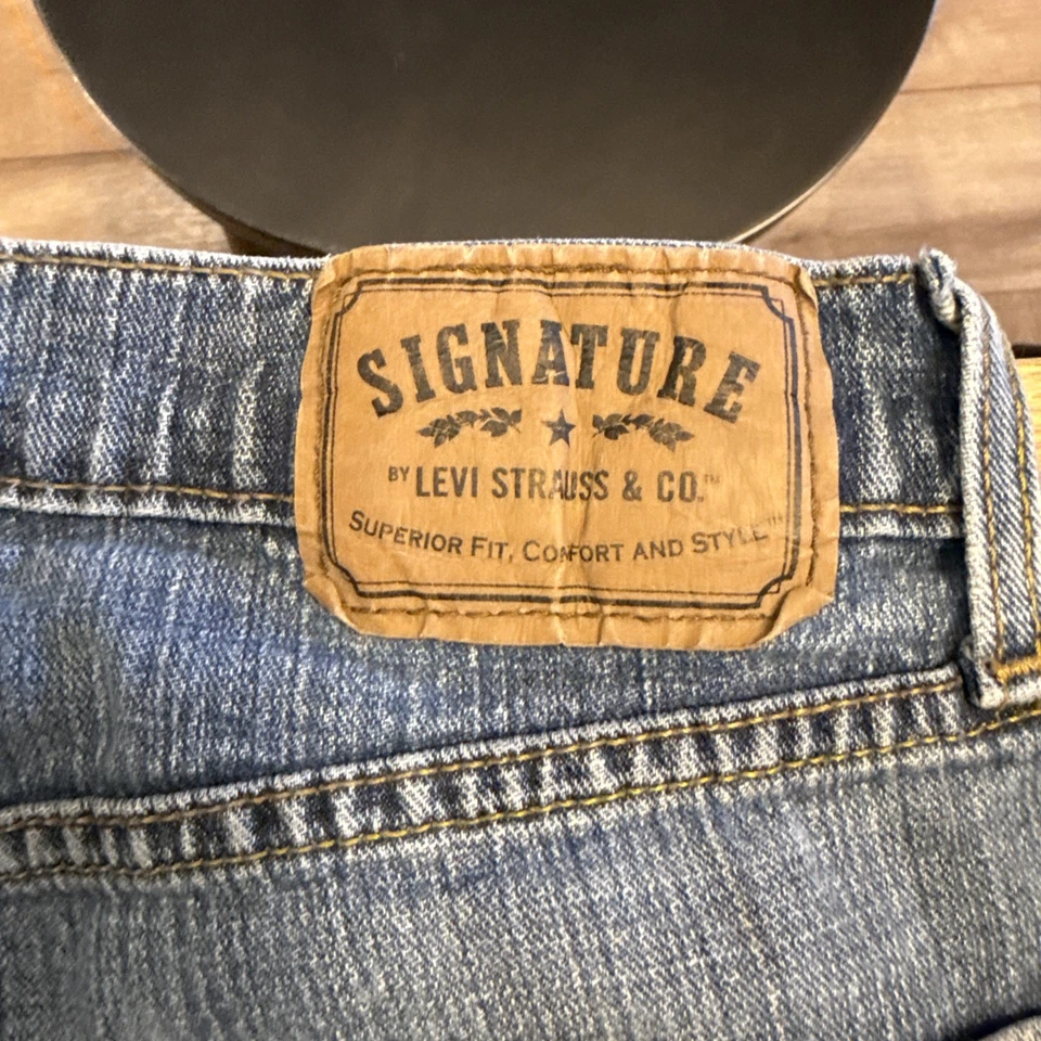 Signature Levi Jeans Mens 30x32 Blue Relaxed Fit Distressed Denim - Image 4 of 4