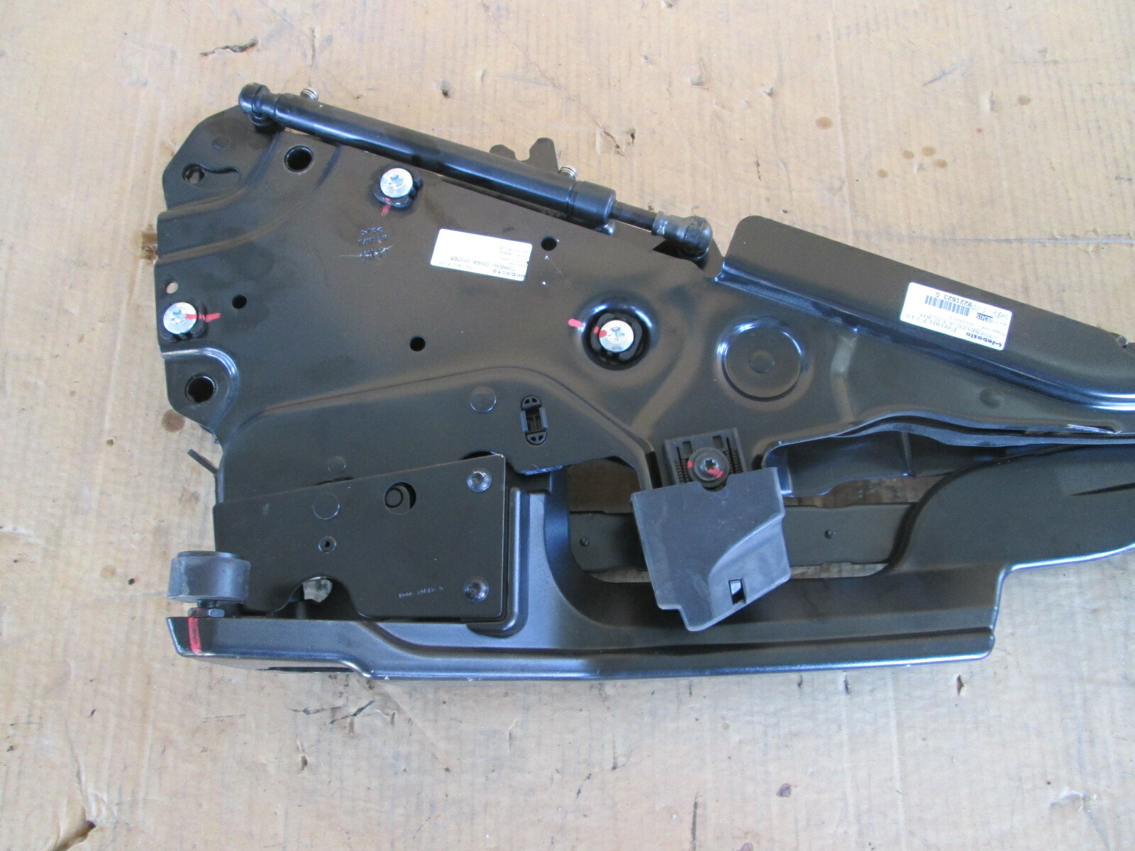 Ferrari California - RH Convertible Top / Tonneau Hinge - P/N 80844600