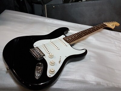 SQUIER by FENDER STRAT - 23 JAHRE ALT