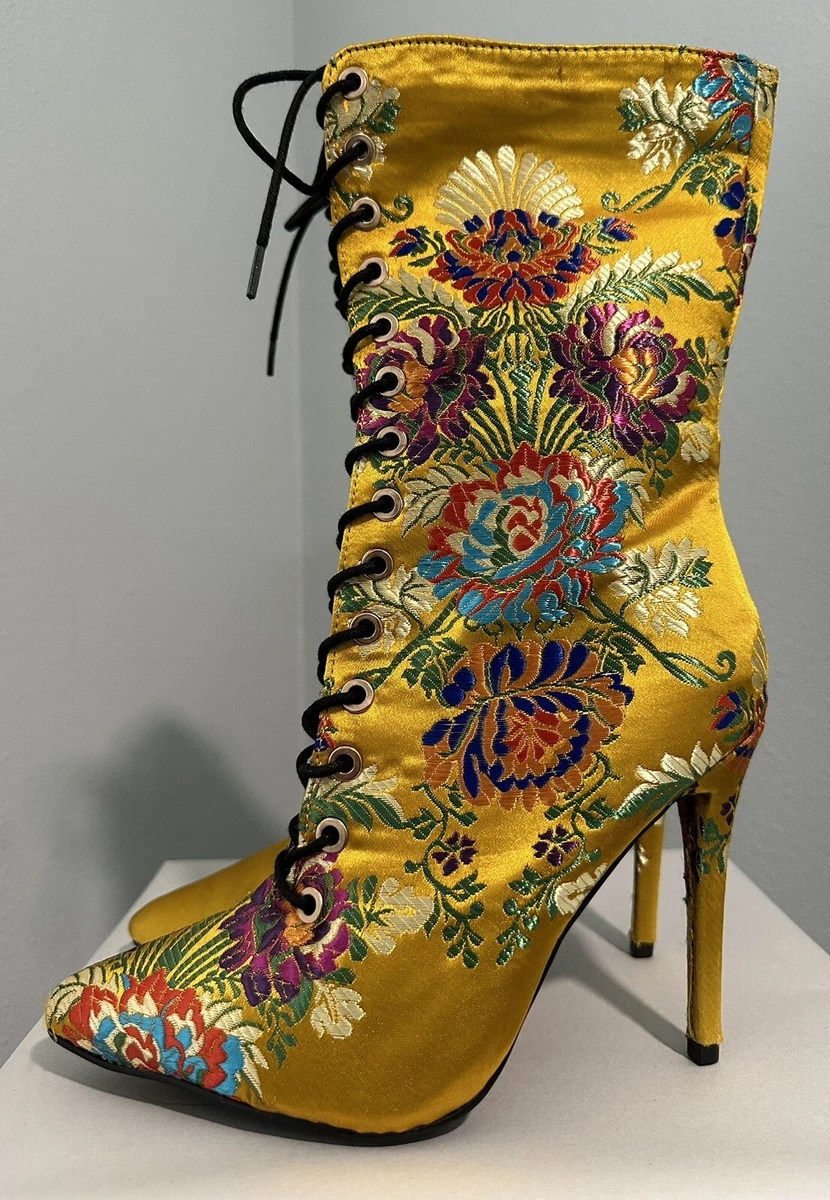 Botas para mujer Anne Michelle bordadas de oro amarillo florales de satén talla 6,5 NUEVAS