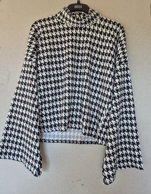 PLT black and white flare sleeve Top Size L