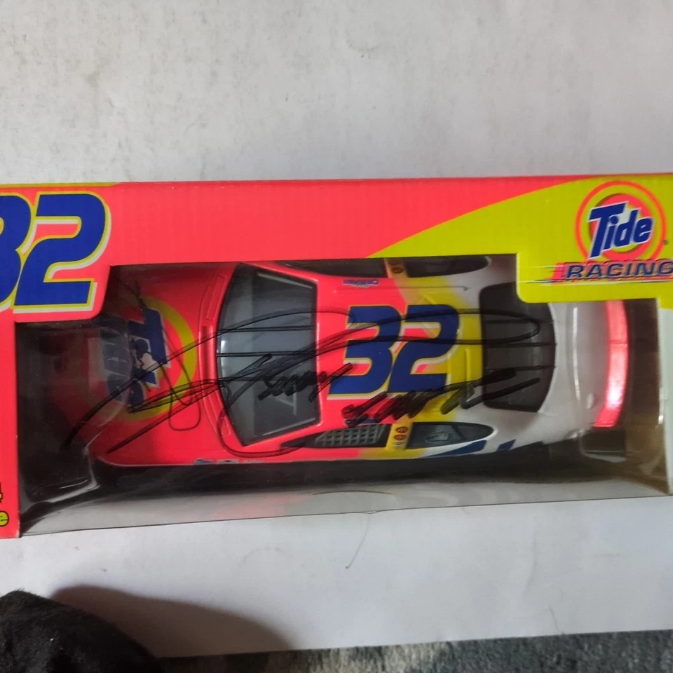 Ricky Craven NASCAR Tide #32 autografiado coleccionable escala 1:24 Foto 3 de 4