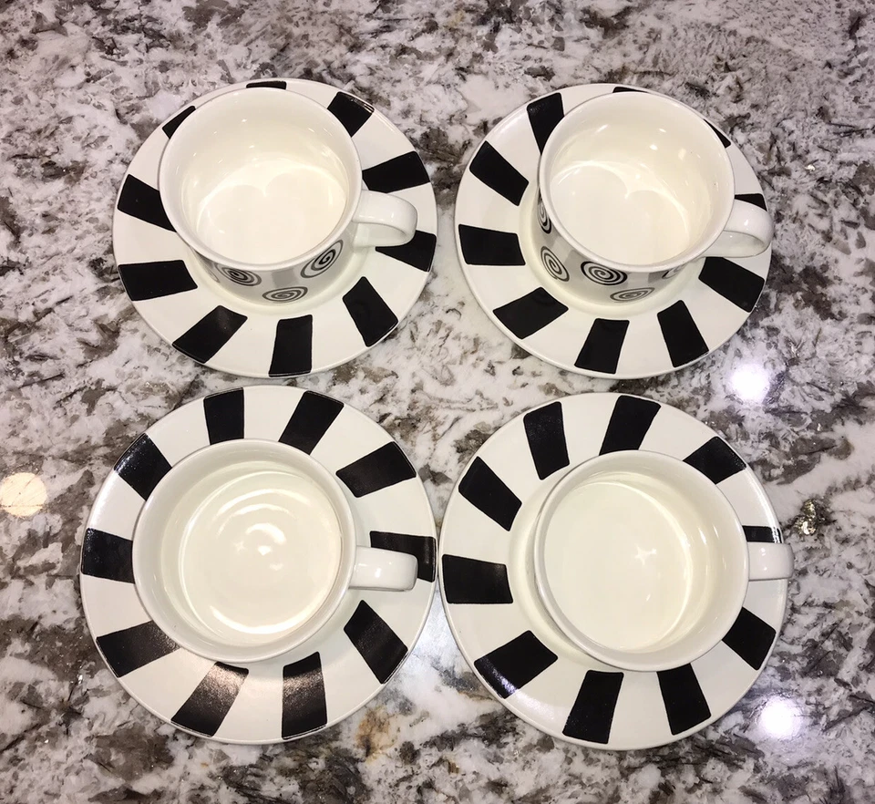 LOTE DE 4 JUEGOS DE TAZAS Y PLATILLOS MIKASA ANSONIA CAA66 LAURIE GATES NEGRO GEOMÉTRICO USADO EN EXCELENTE ESTADO Foto 3 de 4