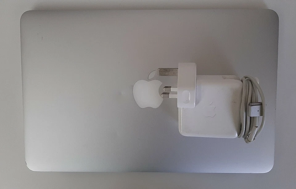 Apple MacBook Air 11" 2012 · i5 · 4GB · 126GB, photo 3 of 5