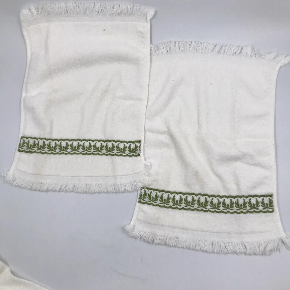 Vintage Wamsutta Heritage Hand Towel Set - Retro Decorative Embroidery - U.S.A. - Image 3 of 4