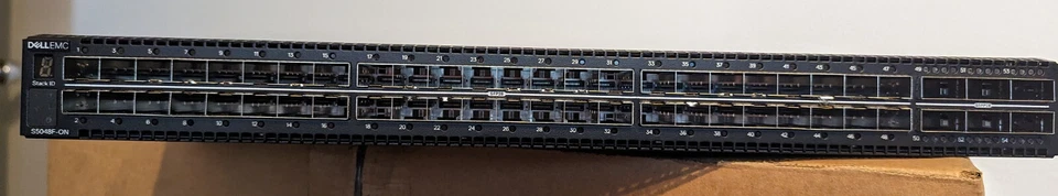 Conmutador en rack Dell 48 puertos 48x 25Gb 6x puertos 100GbE S5048FON G2U Foto 3 de 4