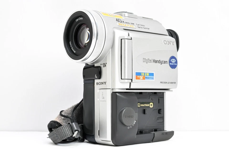 Sony Handycam DCR-PC100 Mini DV Camcorder Nightshot 120x Zoom from Japan 2465 - Image 3 of 4