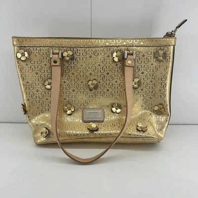 Bolso de Mano GUESS Britton para Mujer Dorado Monograma Floral Cremallera Hombro SM436822 - Imagen 1 de 4