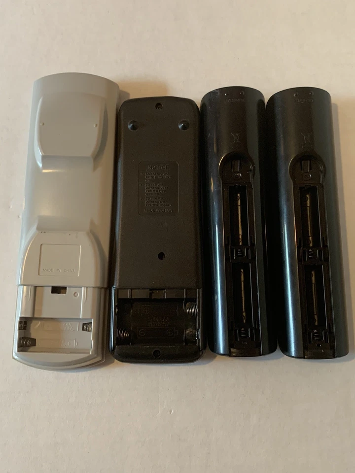 Lote de 4 mandos a distancia mixtos Samsung, Toshiba - sin probar Foto 3 de 3