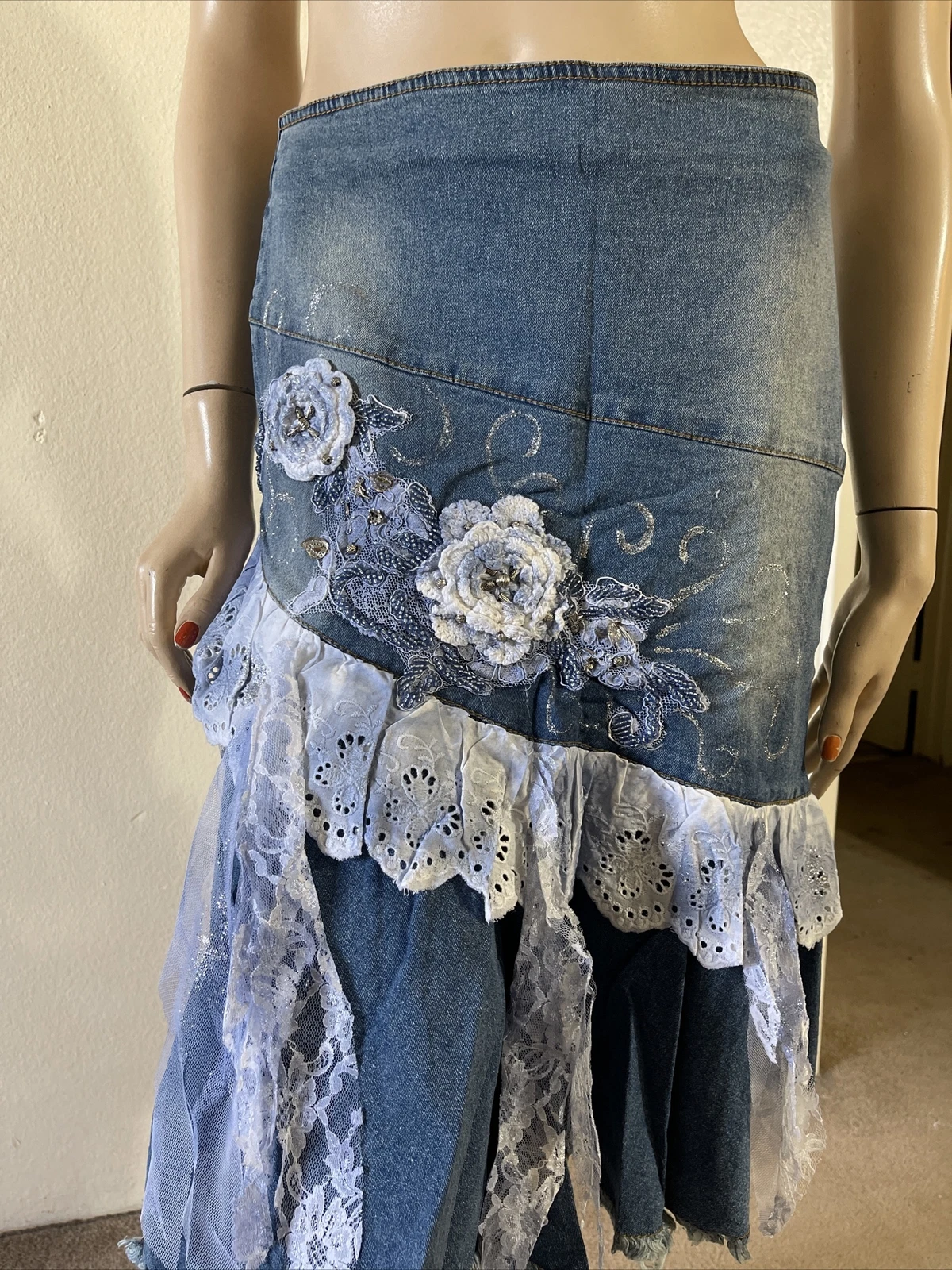 Blue Denim Beaded Embroidery Lace Ruffle A-line Midi Zip Size M(6-8) Skirt 905
Opens in a new window