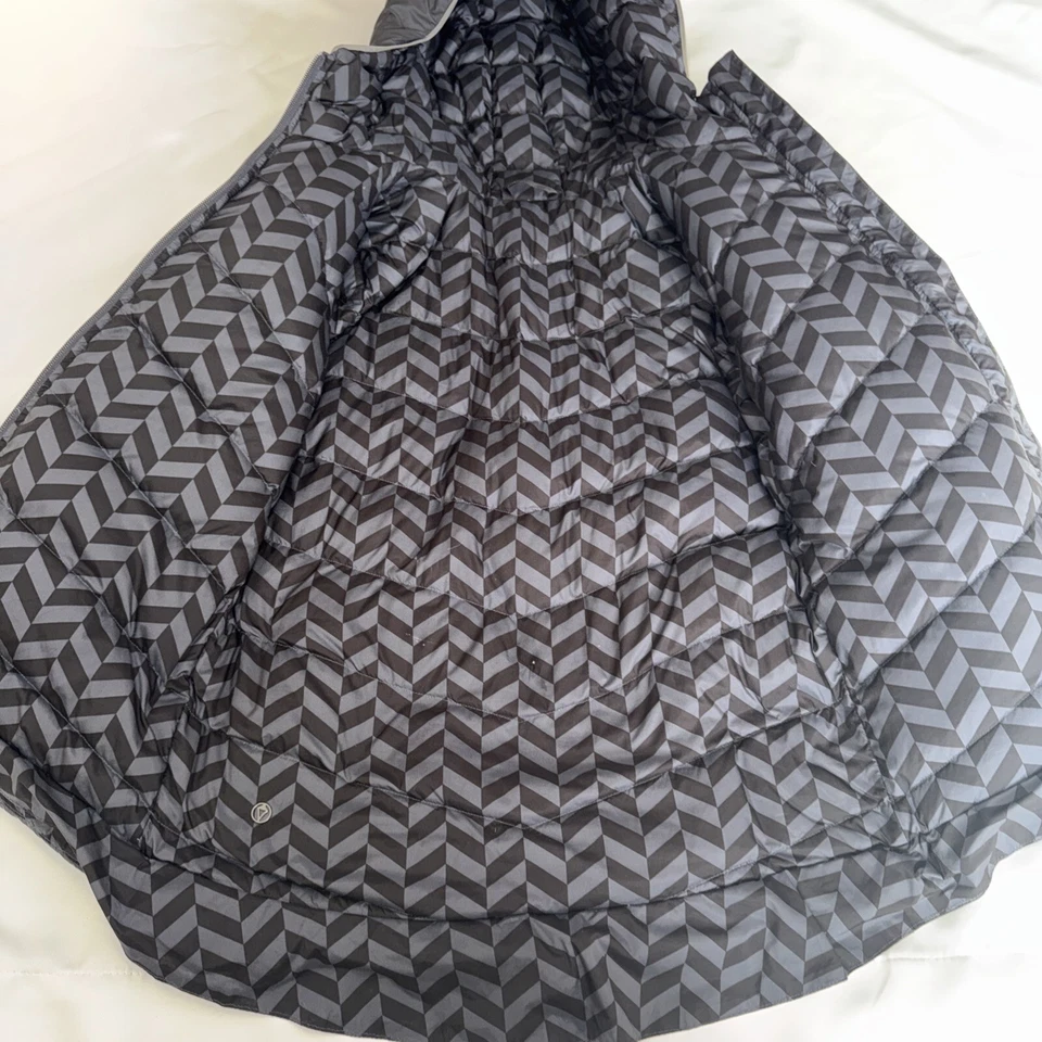 Ivivva Lululemon 羽绒服女孩大号双面 Puffer 温暖冬季 — 第 3/4 张图片