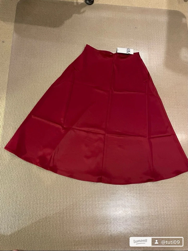 FALDA MIDI ZARA Satén Línea A Talla M Foto 2 de 4