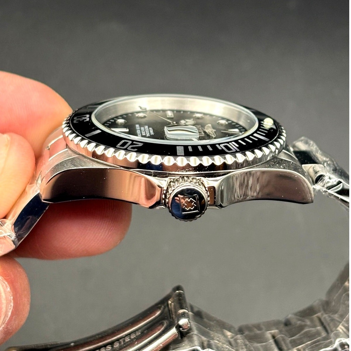 Invicta 69748 Pro Diver Automatic Mens Watch 40mm Black Dial 200M