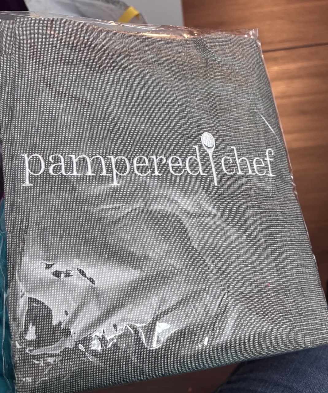 Pampered Chef Apron Grey White Brand New Sealed