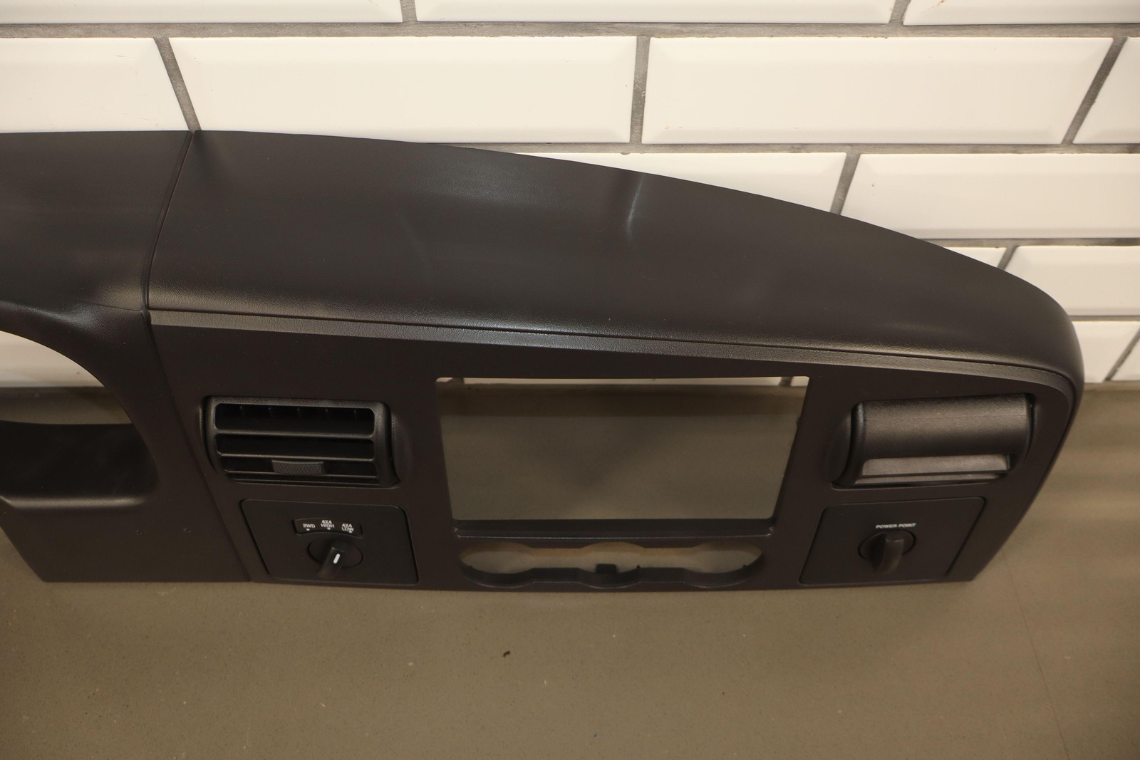 05-07 Ford F250 F350 Superduty Radio Speedometer Cluster Bezel Medium Flint 3E