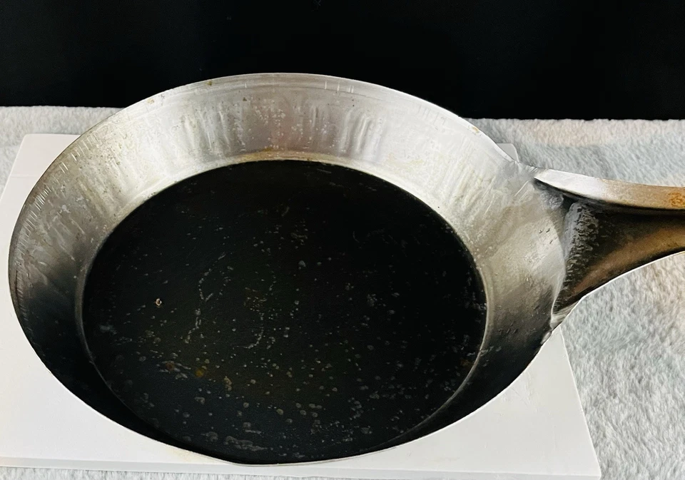 Vintage Cowboy Fry Pan with Long Cold Handle for Outdoor Cooking Camping BBQ - Image 2 of 4