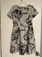 Vince Camuto Dress Size 8 Gray Black Floral Knit Pockets Short Sleeves Work