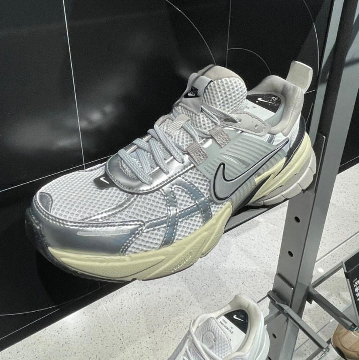 Nike V2K Run Summit White Metallic Silver Shoes FD0736-100 | eBay Nike V2K Run Summit White Metallic Silver Shoes FD0736-100 | eBay