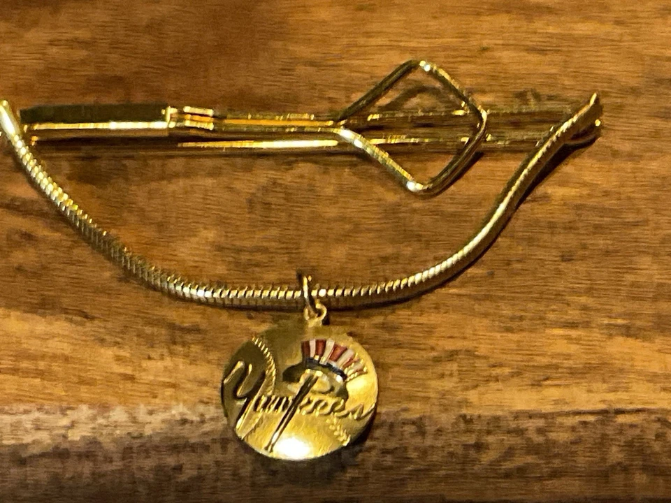 New York Yankees BALFOUR Tie-Bar / Tie-Clasp with Box Bottom 1950s New - Image 2 of 4