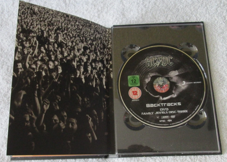 AC/DC - Backtracks *2CD+DVD-Box* (Angus Young) - Bild 4 von 4