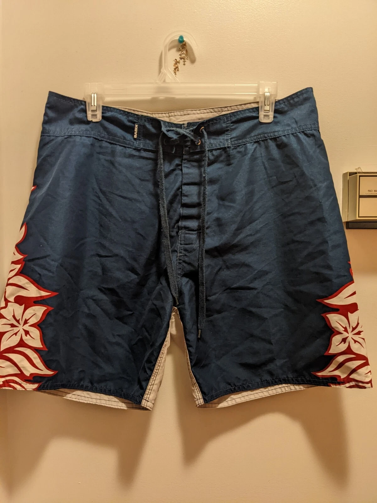 Basix Men's Medium Supreme Board Shorts Blue And Red Floral 6 Inch inseam