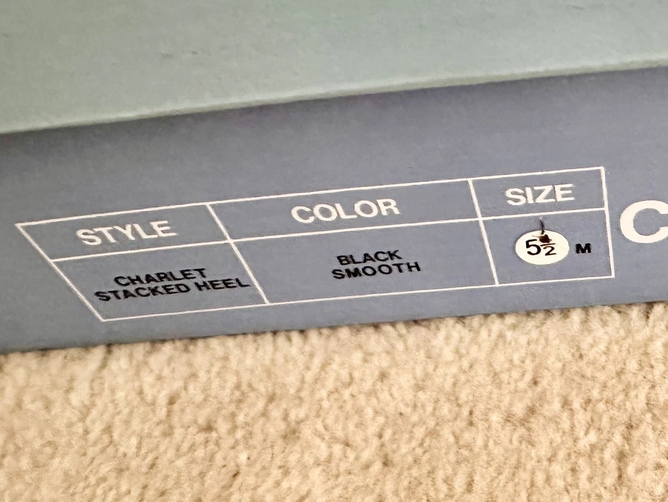 Clasificado, Tacón Apilado Negro, Talla 5.5 Foto 4 de 4
