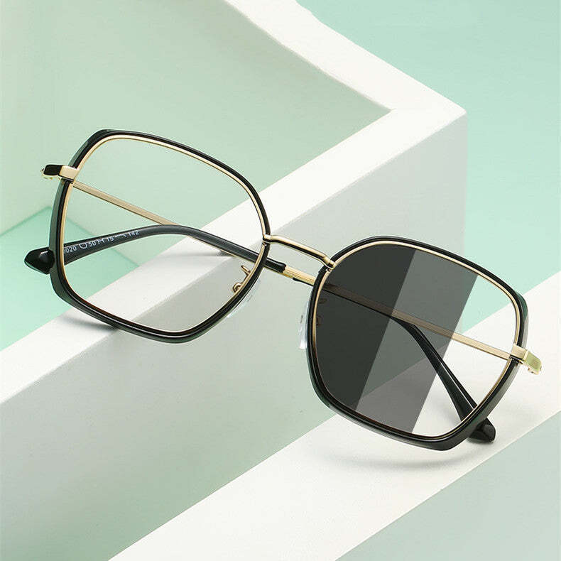 Women's Fashion Retro Photochromic Anti Blue-ray Glasses