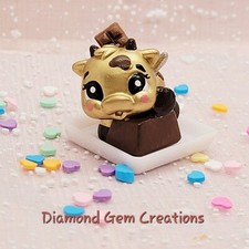 Hatchimals Colleggtibles - REPAINT Golden Gold Chocolate Bar Macow / lynx