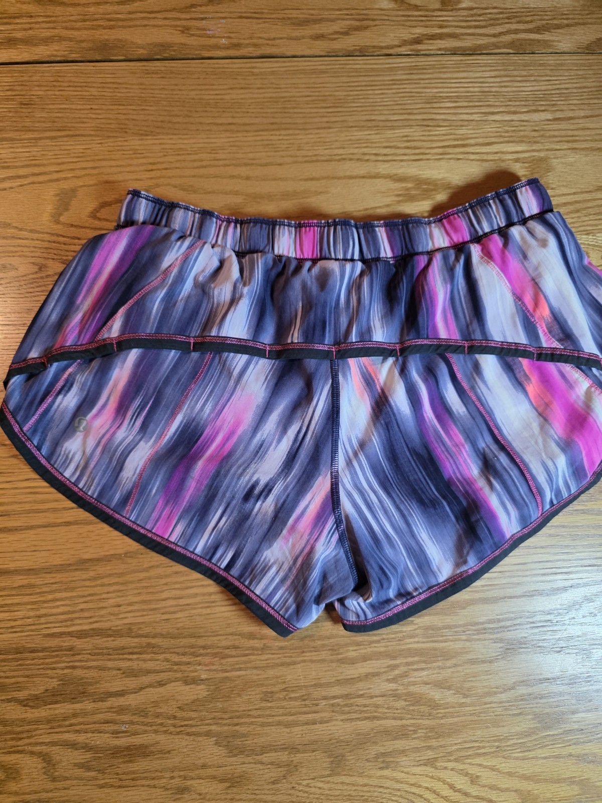 Lululemon Women’s Abstract Multicolor Athletic Running Shorts Elastic Waist 8