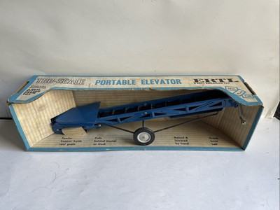 ERTL Tru Scale Portable Elevator (Blue)