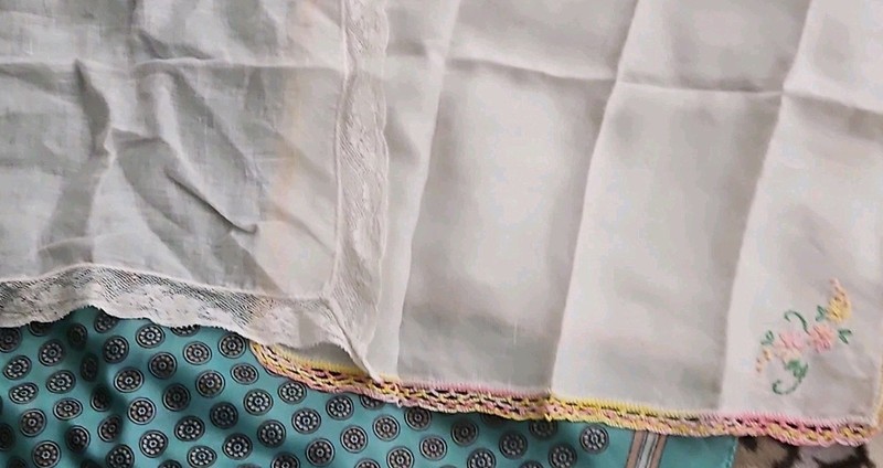 Lot of 3 Vintage White Lace Trim Handkerchiefs w/ Floral Embroidery - Lace