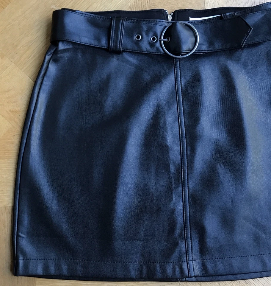 Hollister Black Faux Leather Size S Short Belted High Waist Mini Skirt New - Image 3 of 4
