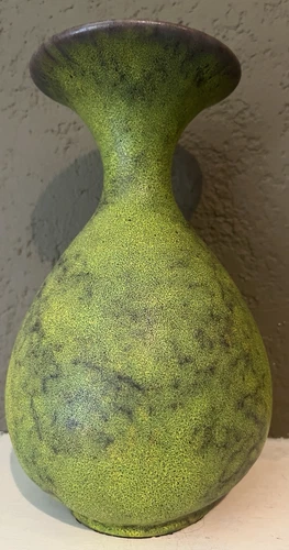1960-70s ROYAL HAEGER POTTERY (IL 1912-2016) 9-1/2" VASE - LIME PEEL GLAZE