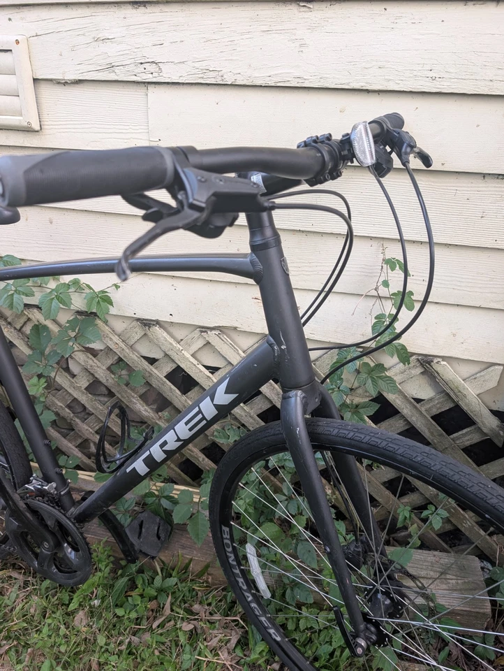 Bicicleta de Carretera Trek FX2 Ligeramente Usada Excelente Estado Cuadro de Aluminio 22.5 Pulgadas Foto 4 de 4