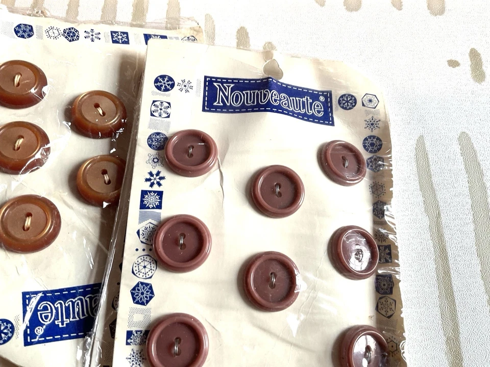 28 sheets of vintage button sheets-Nouveaute-Costumemakers-NOS-resale-gift++ - Image 3 of 4