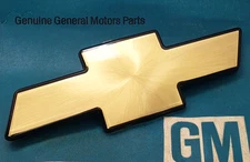 NEW OLD STOCK REAL GM CHEVY GRILL BOWTIE EMBLEM GRILLE NOS OEM TRIM MOLDING